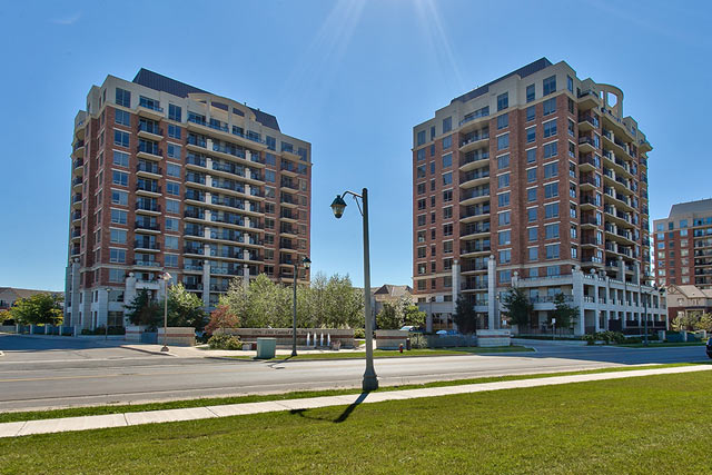 Two Bedroom Corner Unit Condo For Sale in Oak Park at 2391 Central Park Drive, Oakville