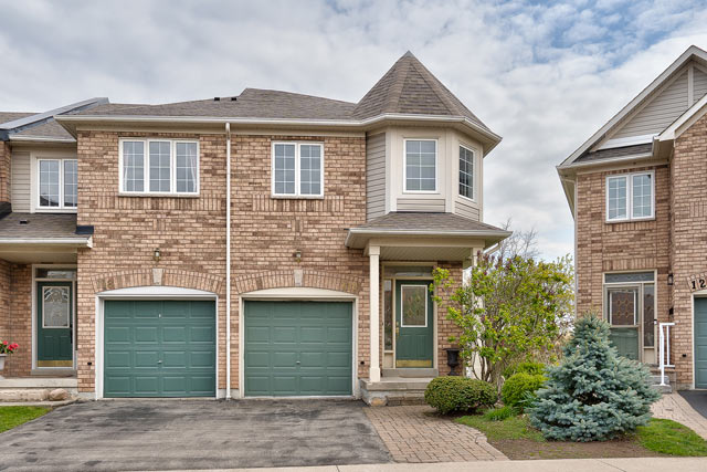 Lakeside End Unit Townhome For Sale at 119-710 Spring Gardens Road, Burlington