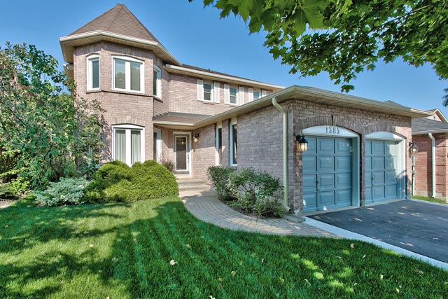 Four bedroom home for sale at 1385 Chalfield Drive, Oakville, Ontario