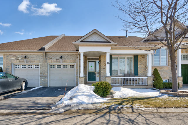 Bungalow Townhome For Sale in Millcroft - 14-2243 Turnberry Road, Burlington