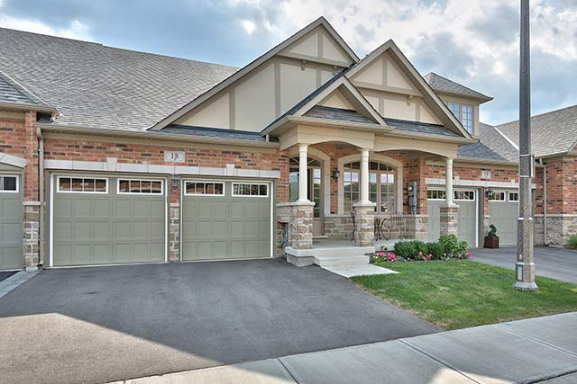 Three bedroom bungaloft townhome for sale at 18-3353 Liptay Avenue, Oakville, Ontario