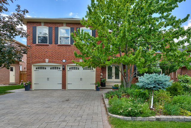 2021 Parklane Crescent, Burlington - Four bedroom home for sale in Millcroft.