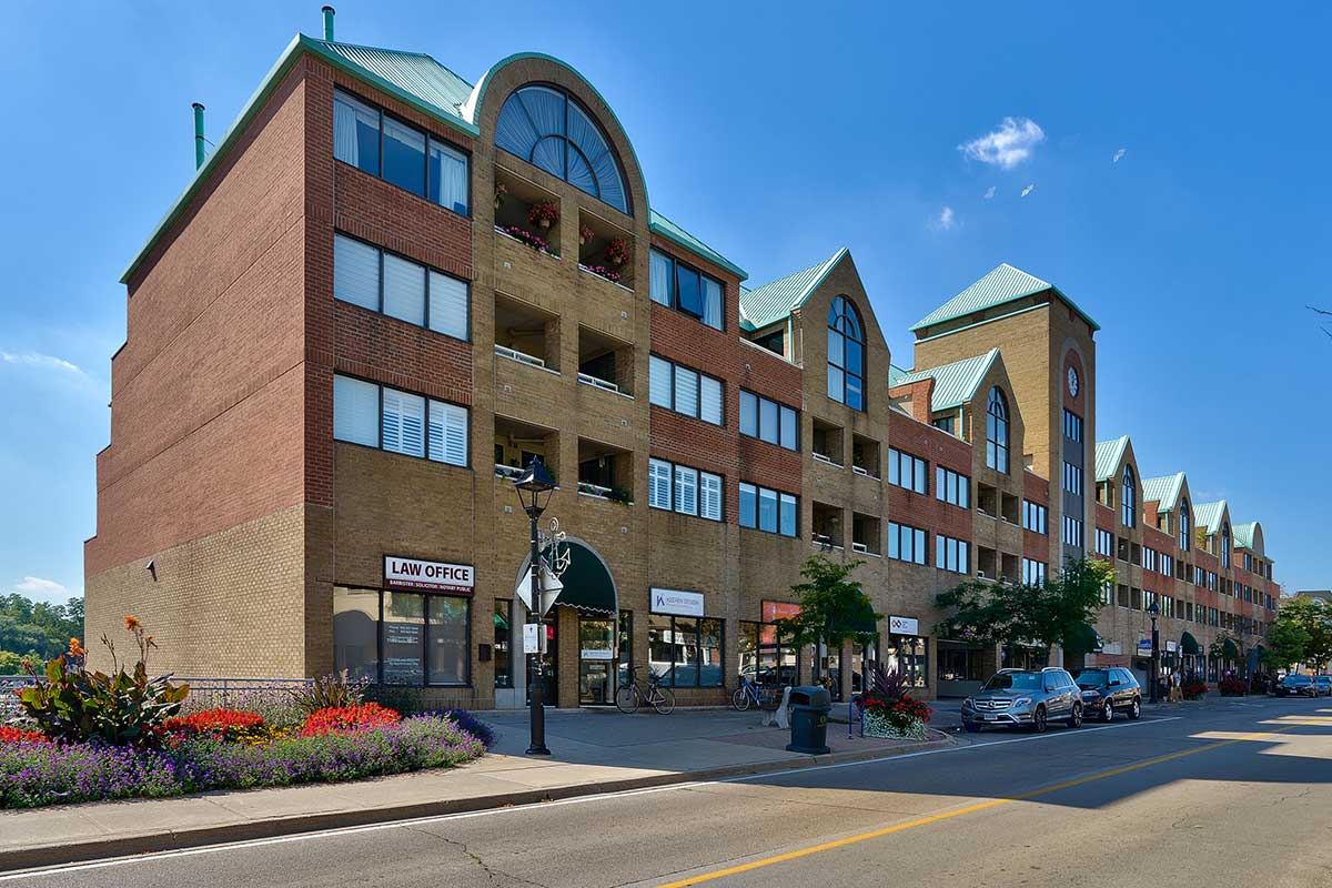Renovated One Bedroom Plus Den Condo For Lease in Bronte as 100 Bronte Road, Oakville