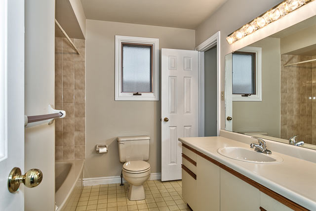 Main bathroom