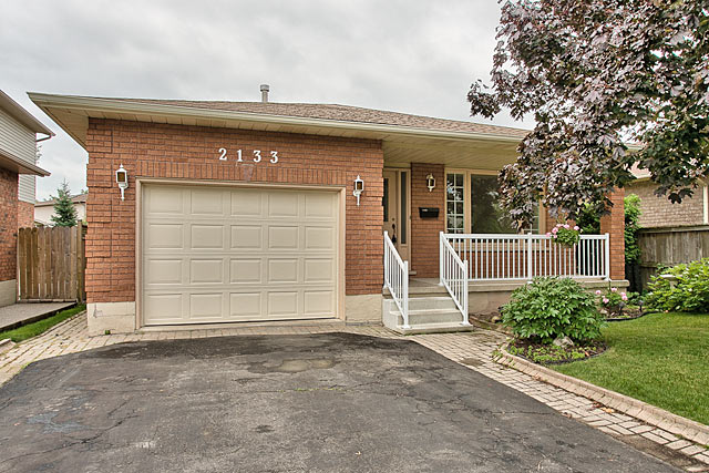 2133 Salma Crescent, Burlington - Two Plus One Bedroom Bungalow For Sale in Headon Forest