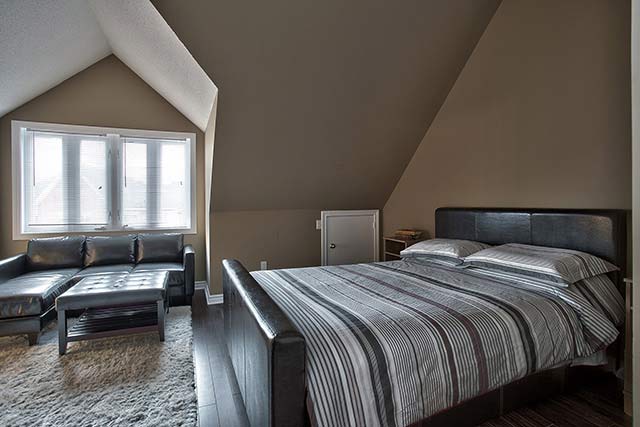 Second bedroom.