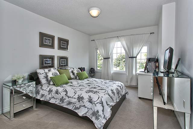 Second bedroom.