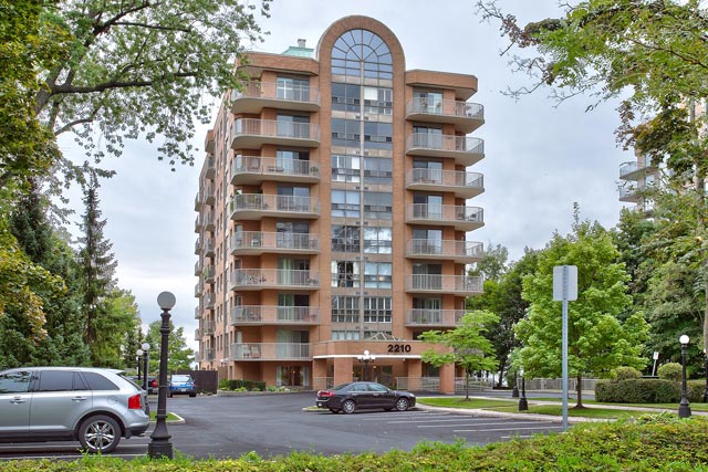 Two Bedroom Waterfront Condo For Sale in Downtown Burlington at 2210 Lakeshore Road