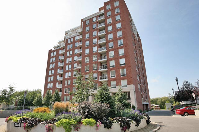Two Bedroom Condo For Sale in Central Oakville at 405-40 Old Mill Road, Oakville