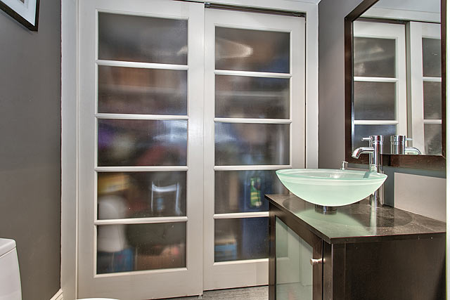 Powder room.