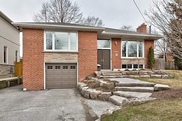 481 Willis Drive, Oakville - renovated bungalow for sale with large family room addition.