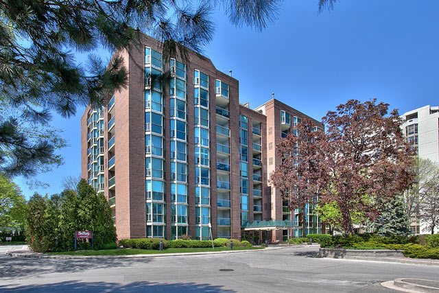 Two Bedroom Condo For Sale in Downtown Burlington - 505-1225 North Shore Boulevard E, Burlington