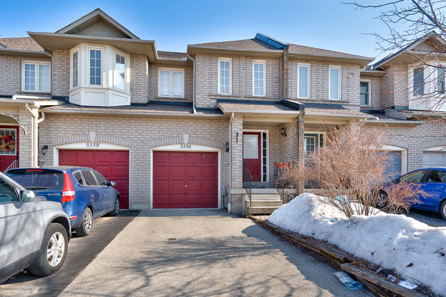 Freehold Townhome for Sale in Burlington at 5156 Silvercreek Drive