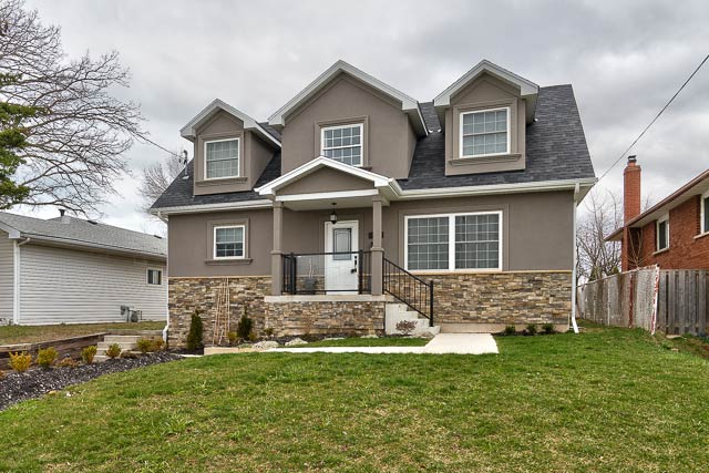 56 Lincoln Road, Stoney Creek - renovated three bedroom home for sale.
