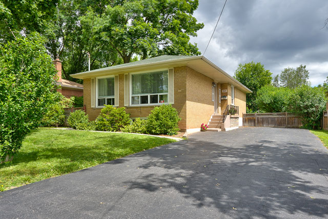 565 Lees Lane, Oakville - Bungalow On Large Lot in South Oakville