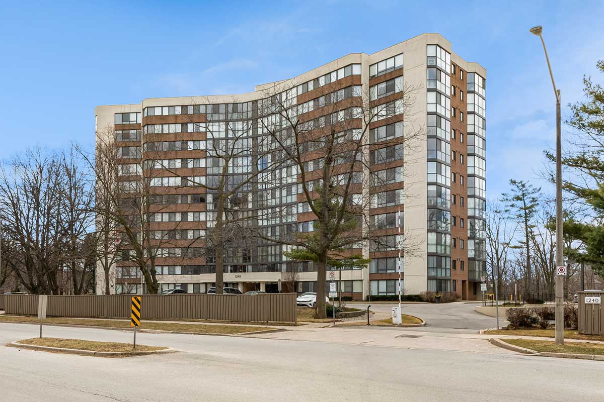 Two Bedroom Condo For Sale at 1240 Marlborough Court, Oakville