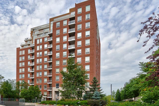 Two Bedroom Condo For Sale in Oakridge Heights at 802-40 Old Mill Road, Oakville